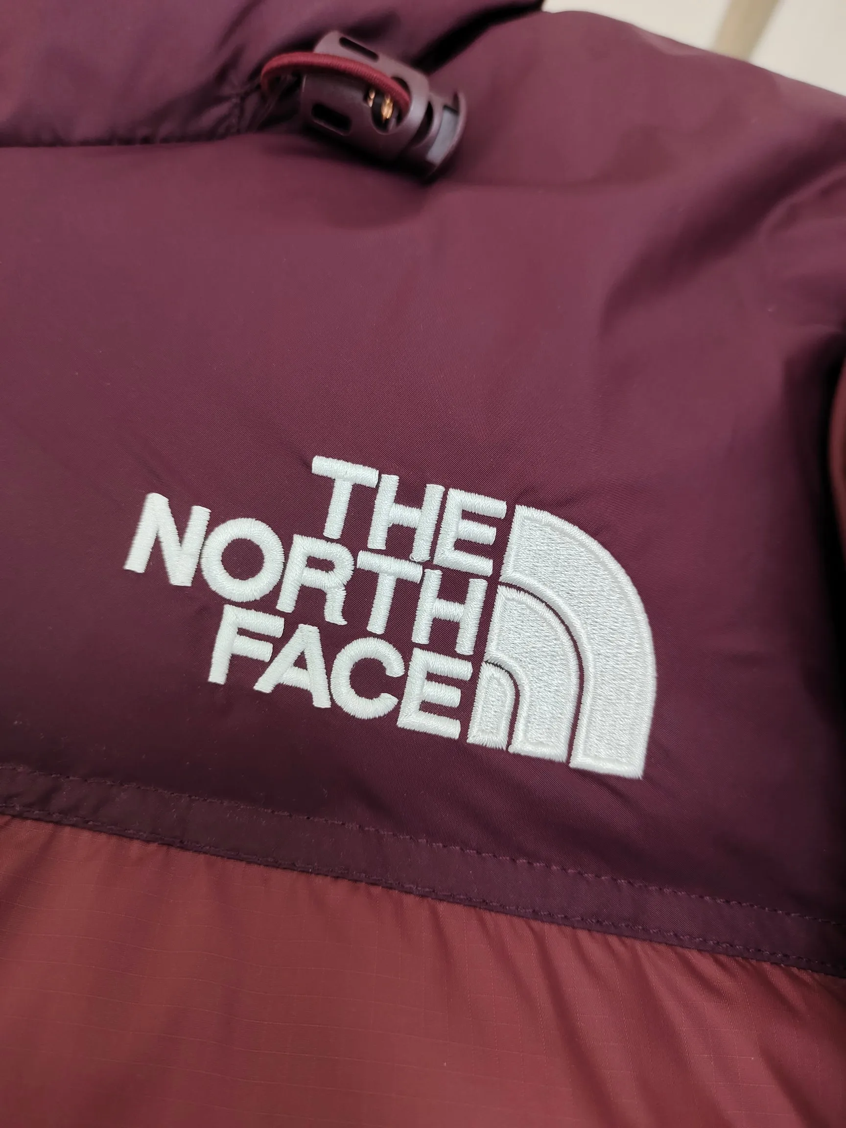 The North Face Classic 1996 ， Quality ， ，YKK ISO 9000Quality ZP ， Premium ， ， ， Lightweight 。Classic ， 。 。 Size：XS-XXL